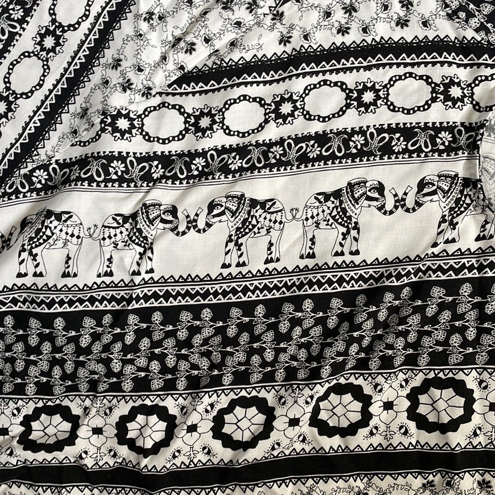 ✨NWOT Black & White Romper✨ - Picture 5 of 7